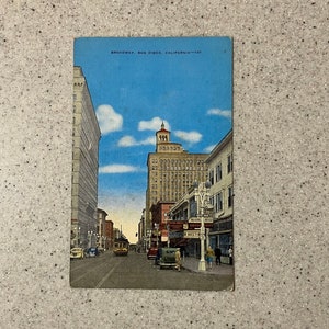 Cartolina di lino degli anni '30 di Broadway, San Diego, California, non affissa, auto d'epoca, edifici, insegne e facciate di negozi, souvenir di viaggio
