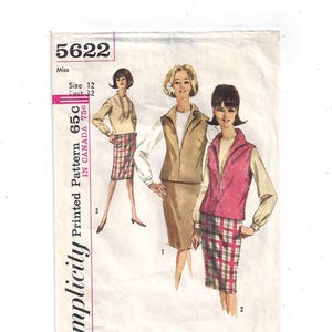 May include: Simplicity sewing pattern number 5622 for a skirt and vest. The pattern is for sizes 12 and 32. The pattern is printed on a white background with a red border. The pattern shows three women wearing different versions of the skirt and vest. The first woman is wearing a white blouse with a brown vest and a plaid skirt. The second woman is wearing a brown vest and a brown skirt. The third woman is wearing a pink vest and a plaid skirt.