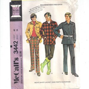 Puede incluir: Patrón de costura McCall's número 3442 para un armario de hombre que incluye una camisa-chaqueta y pantalones. El patrón se recomienda para tejidos de punto e incluye instrucciones paso a paso. El patrón cuesta $ 1.00 en los EE. UU. y $ 1.10 en Canadá.