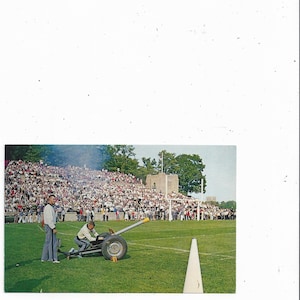 Cartolina dello stadio Michie, Accademia militare degli Stati Uniti, West Point, New York, non pubblicata, sparo di cannone, souvenir di viaggio, tante persone, riciclo creativo