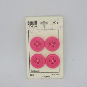 Conjunto de 4 botões rosa costurados por Scovill Dritz no cartão original, 0,75 polegada cada, da década de 1980, substituição de confecção de vestido de costura doméstica