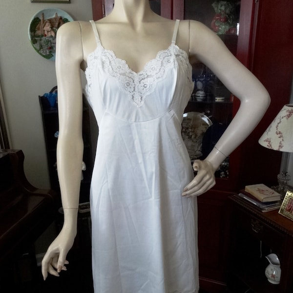 1950s Vanity Fair Full Slip or Petticoat in Ivory, Size 36, Nylon Tricot, Lace Trim at Bodice & Hem, Adjustable Straps, Vintage Lingerie