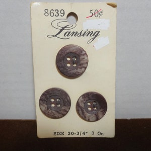 1970 年代のオリジナル カードの大理石調の Lansing ブラウン ボタン、縫い通し、サイズ 3/4 インチ、4 穴、ビンテージ裁縫道具、留め具