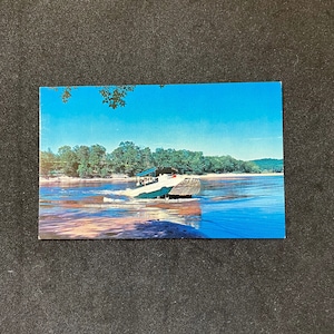 Carte postale de 1963 d'un canard amphibie traversant le bar, Dells, Wisconsin, non posté, écrivant sur le dos, aventure souvenir terrestre et aquatique