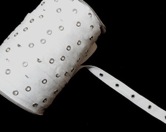 3/4 Inch WHITE Eyelet Grommet Twill Tape, 1.5 Inch Spaced Nickel Eyes, 3/16 In. Inside Eyelet, BY the YARD, Lace-Up Garment, Steampunk, Home