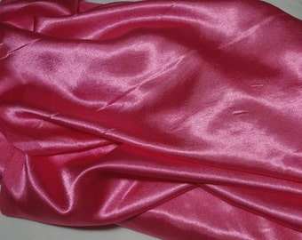 Tissu satiné pour costume rose vif, polyester, par mètre, 44 po. Large, poids léger à moyen, pour mariée, bal, soirée, tenue de soirée, couture.