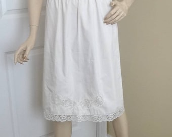 1960s Back Lined Half Slip in White with 1.5 In. Lace Trim & Applique, Sz Small, 25.5 In. Long, Vintage Lingerie, Vintage Clothing, Lingerie