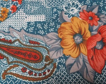 Tessuto Poly Rayon anni '70 per abbigliamento, Paisley e stampa floreale in blu, arancione, calendula, tagliato a misura, 44 pollici. Tessili da cucire per la casa