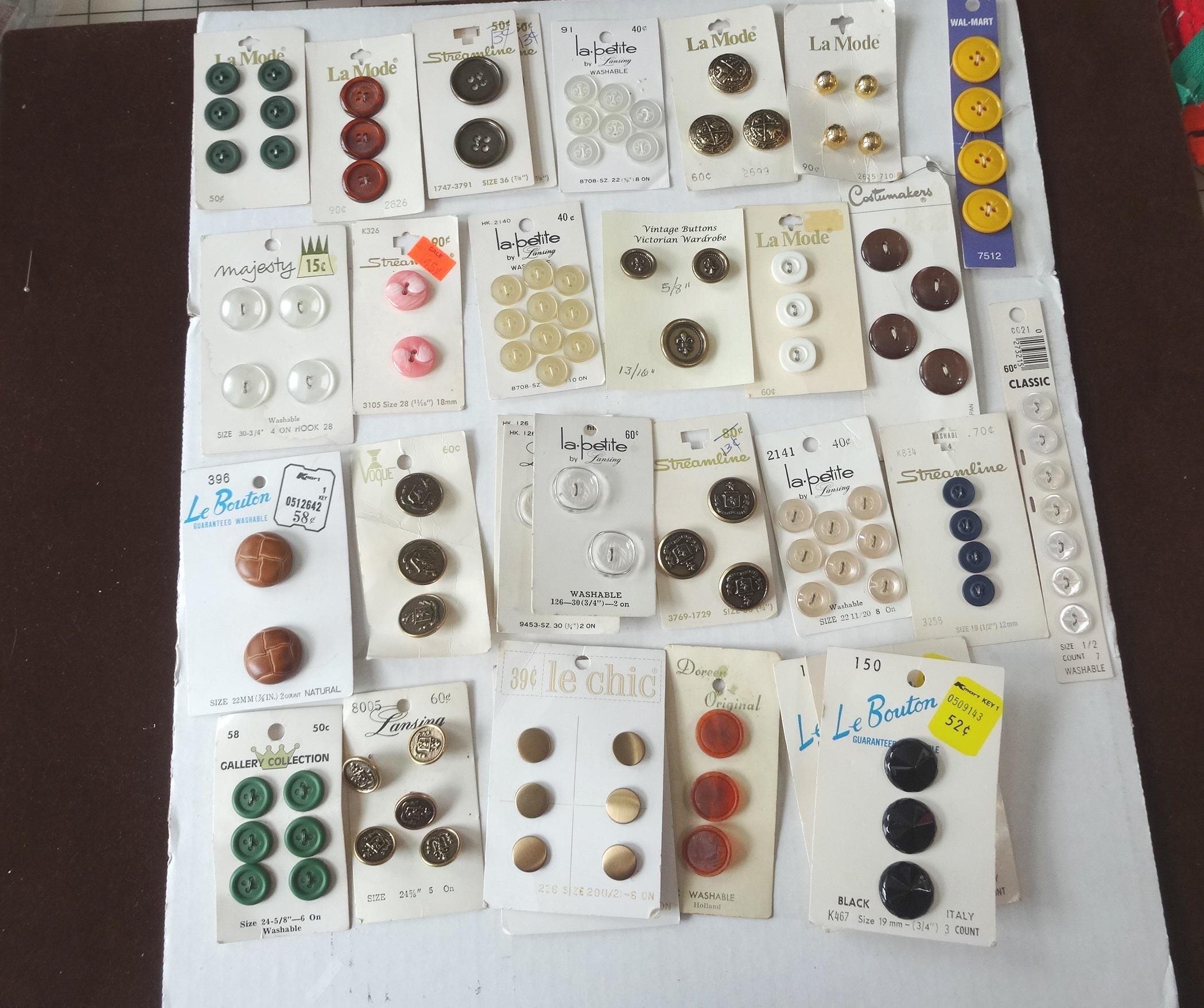 Stream Line Sewing Buttons Numbers Choice of Vintage Buttons on Original Cards, La Mode, Streamline, La ...