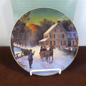 1988 AVON Christmas Plate Home for the Holidays with Outer Inner Boxes, 22K Gold Trim, 8 Inch, Not for Food, Upcycle Xmas Decor Collectible