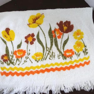 Vintage 1970s Bright Floral Kitchen Towel by Excello, All Cotton, 25 x 16 Inches with Fringe. Features Flowers, Faux Rick Rack, Upcycle