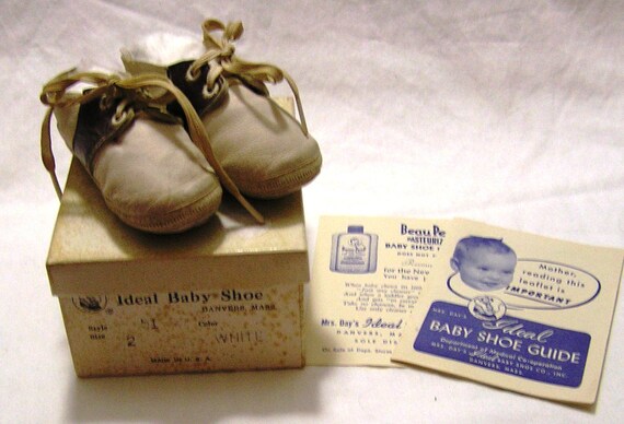 SALE - 1950s Vintage Mrs. Day's Ideal Baby Shoes … - image 1