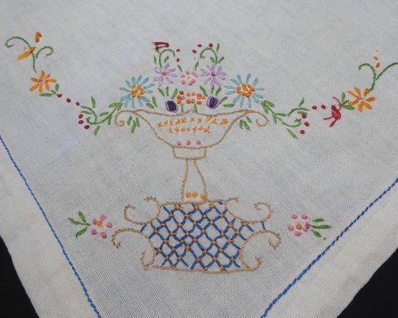 1960年代ヴィンテージリネン手刺繍小センターテーブルクロス