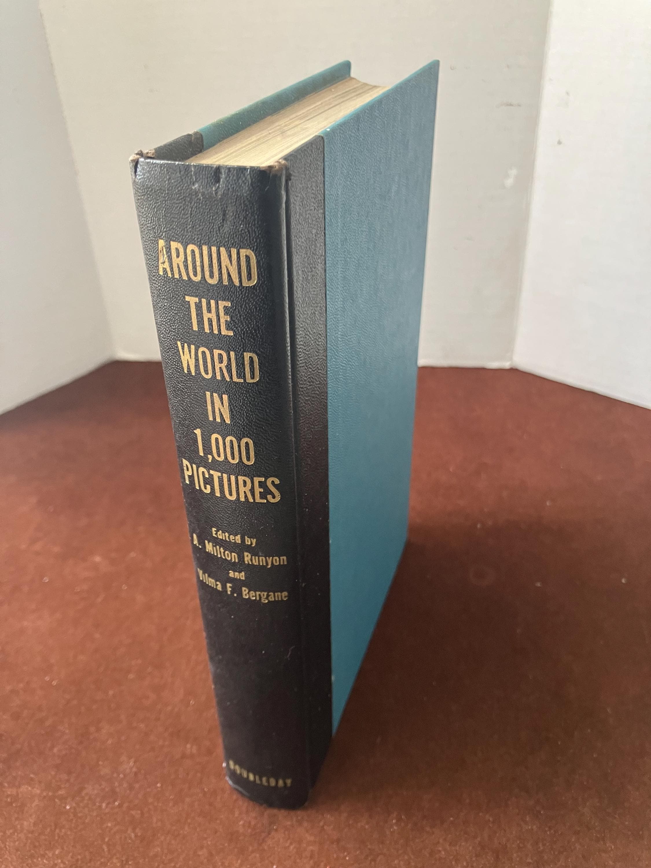 Around the World in 1000 Pictures Book, 1954 Photographic