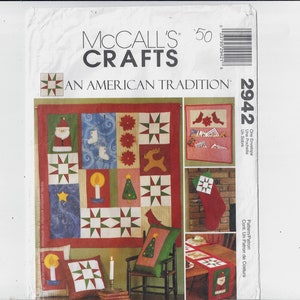 McCall's 2942 Modèle artisanal pour décoration de Noël à suspendre au mur, chemin de table, chaussettes, oreillers, porte-cartes, principalement plié en usine, non découpé