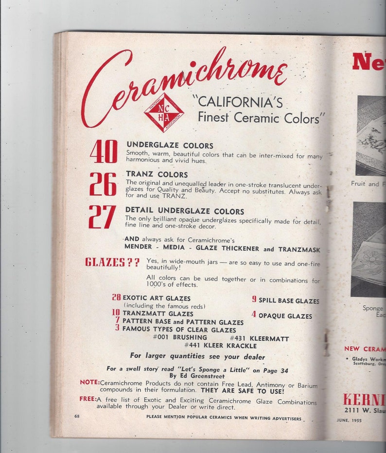 K&ouml;nnte beinhalten: Eine Vintage-Werbung f&uuml;r Ceramichrome Keramikfarben mit einem rot-wei&szlig;en Logo mit dem Text "California's Finest Ceramic Colors". Die Anzeige listet verschiedene Arten von Unterglasuren auf, darunter 40 Unterglasuren, 26 Tranz-Farben und 27 Detail-Unterglasuren. Die Anzeige listet auch 28 exotische Kunstglasuren, 10 Tranzmatt-Glasuren, 7 Muster-Basis- und Musterglasuren, 3 ber&uuml;hmte Arten von klaren Glasuren, 9 Auslaufbasisglasuren und 4 undurchsichtige Glasuren auf.