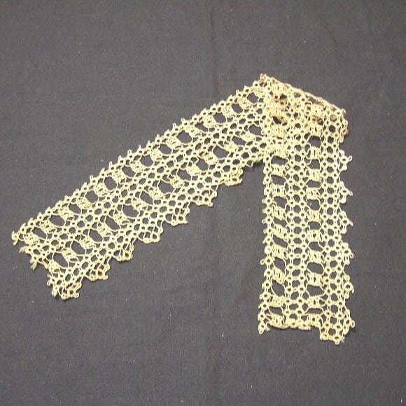 Vintage Early 20th Century Tatting Lace in Ecru, 15.5 x 2.5 Inch Piece, Fabulous Knotted, Tatted Lace Piece for Collecting or Sewing Trim