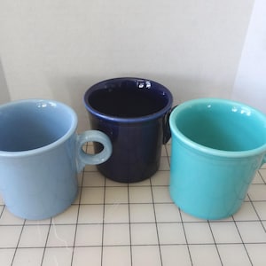 Tazas con asa de anillo Choice Fiesta, 355 ml. Platos coloridos de Homer Laughlin.