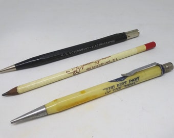 3 Vintage Bleistifte, 2 sind mechanisch, 1 Traditionell, 1940er bis 1970er Jahre, JFG Kaffee, Zuschauer Sportbekleidung, US Goverment Issue Electrographic