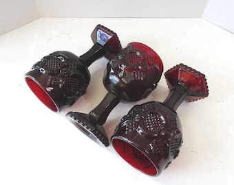 3 decantadores de vino tinto rubí AVON Cape Cod, vidrio prensado, diseño de 1876, vintage 1977-1980, 11,4 cm de alto, velas Held, cristalería reciclada