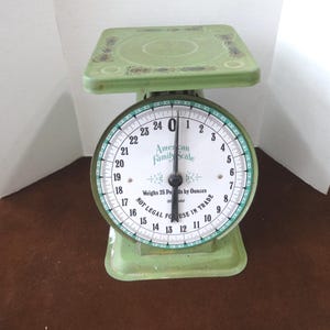 Antique American Family Scale in Olive Green, Weighs up to 25