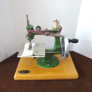 GRAIN イギリスヴィンテージ ミニチュアミシン　トイミシン　希少 Grain Working Toy Sewing Machine With Original Case From England