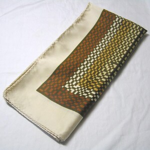 Écharpe vintage en polyester à damier, bordure beige, tendance des années 1980, par NY Umbrella Co. image 1