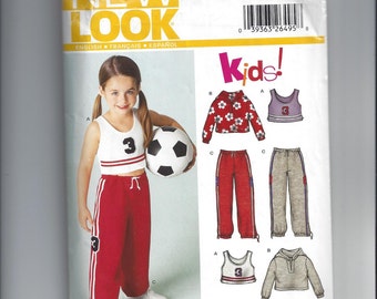 New Look 6261 Pattern for Kids' Athletic Ensemble avec Top, Pantalon, Sweat-shirt, Short, Tailles 3 à 8, non coupé, par Simplicity, à partir de 2003
