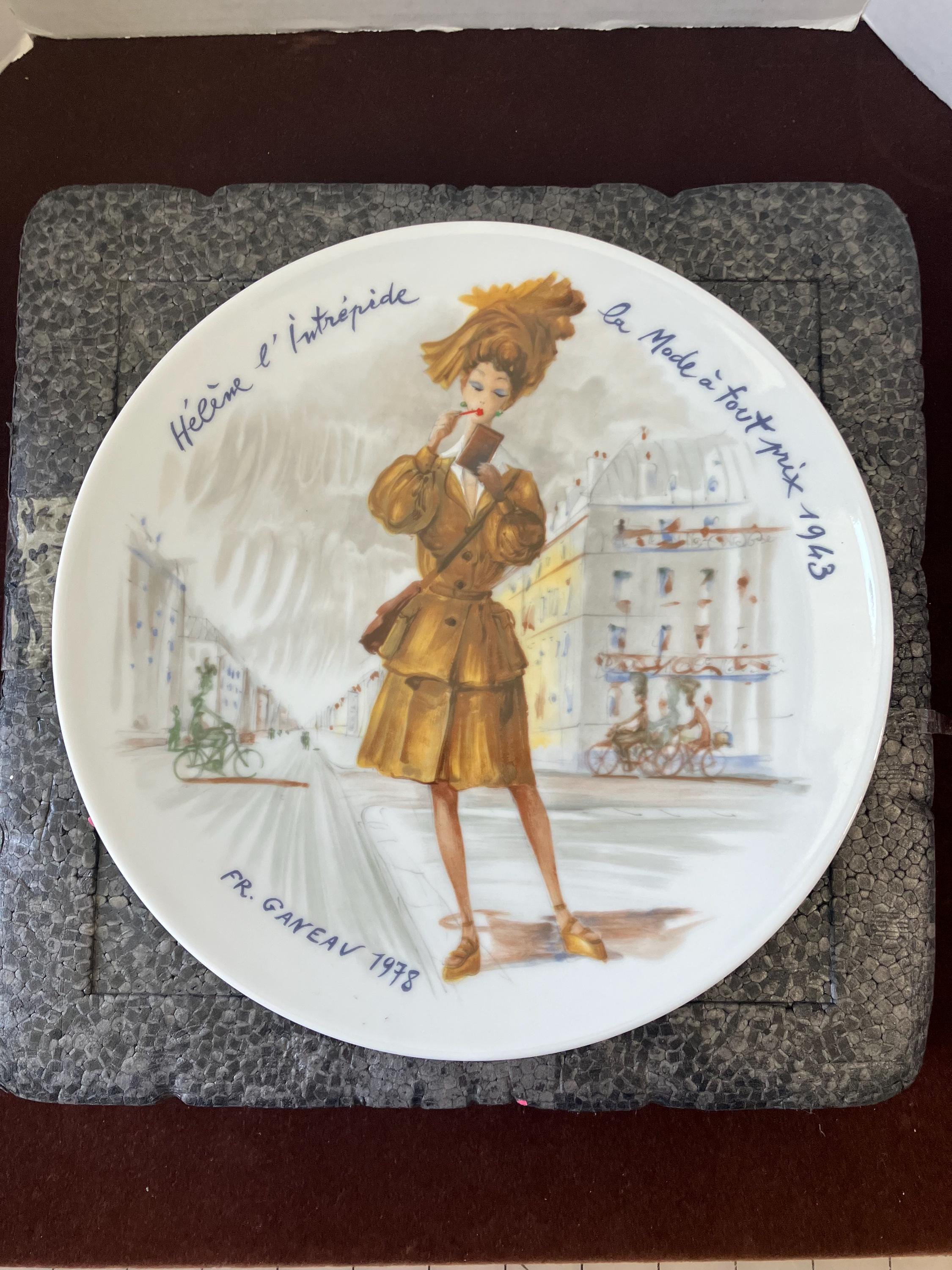 稀少 Limoges ルネ・レトゥヌール 23cmプレート 8枚 ヴィンテージ 1978 Vintage Helene the Intrepid Fashion at All Costs With Papers