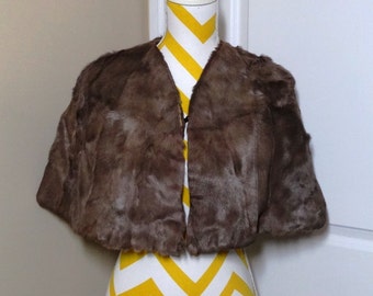 1950s, 1960s  Richer's Exclusive Fur Cape in Silver Gray with Gray Faille Lining from Knoxville, Tennessee Furrier