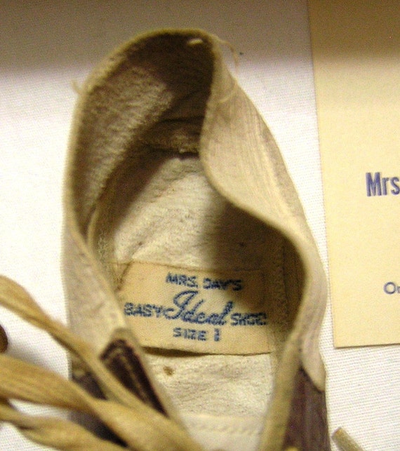 SALE - 1950s Vintage Mrs. Day's Ideal Baby Shoes … - image 4