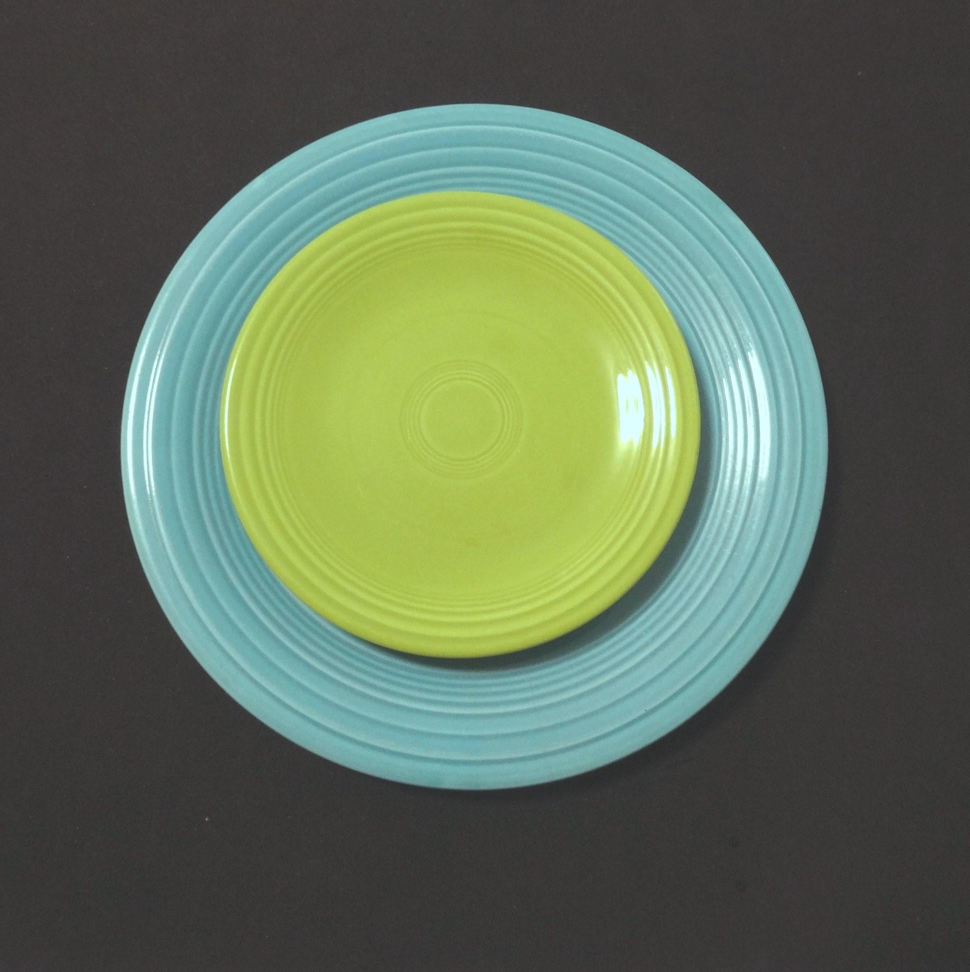 TWEE Fiestaborden, aquadiner, groen brood of dessert, keuken- en tafelwaren, vintage kleurrijke gerechten, woondecoratie, China, Homer Laughlin