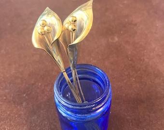 Calla Lily with Stems Brooch, 4.25" Long, Gold Tone Metal, Vintage Costume Jewelry