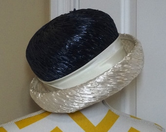 Vintage 1960s Cream White Straw Hat With Navy Blue Ribbon  display picture 3