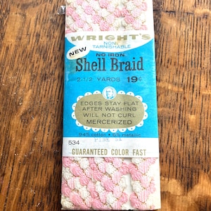 Vintage Wrights Shell Braid in Pink, Weiß mit Metallic, Originalverpackung, 2,5 Meter, 94% Baumwolle, 6 Metallic, Kostüm, Kunsthandwerk, Nähen