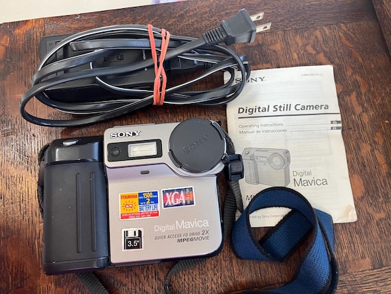 Sony Digital Mavica Camera MVC-FD81 With Strap, Charger