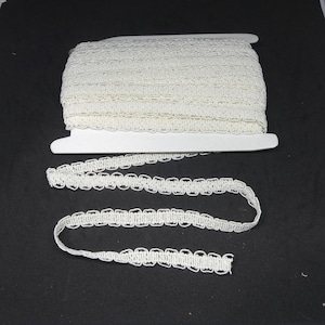 Elfenbeinfarbener Gimp gestrickter flacher Zopf, 5/8 Zoll breit, Rayon-Anteil, Nähen Borte, Polsterung, Kissen, Vorhänge, Kostüme, Schneiderpuppe