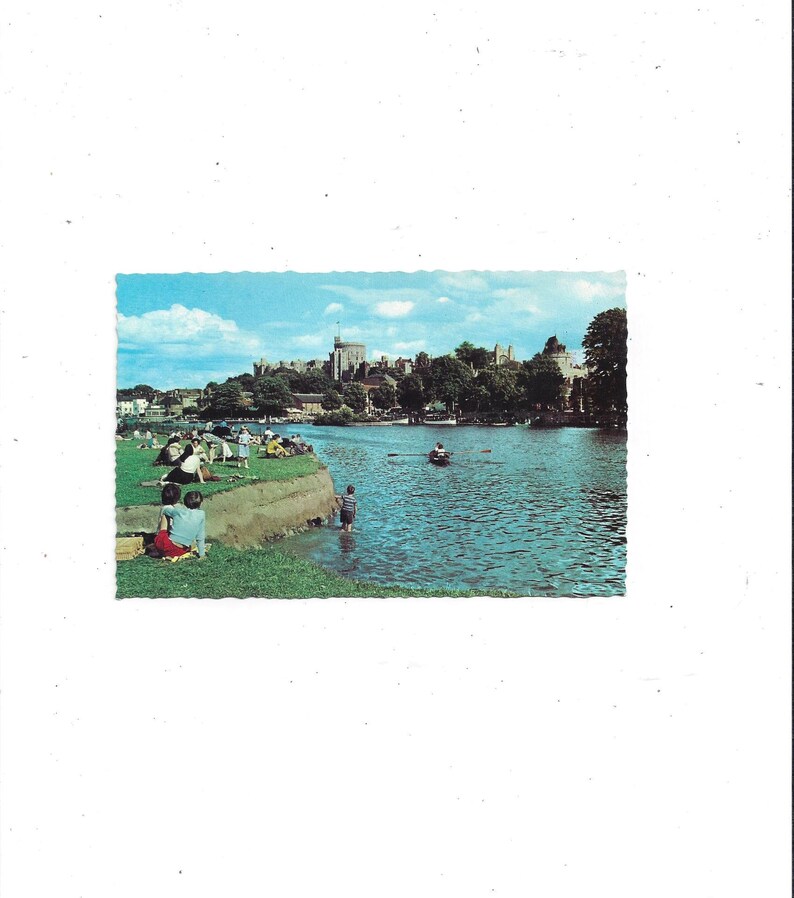 Scalloped Edges England Pretty Colors Travel Souvenir FREE Shipping to USA 1960s Postcard of Thames River and Windsor Castle Unposted