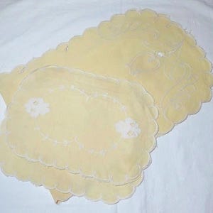 3 Piece Vintage 1960s Yellow Table Runner & Doilies in Cotton with Applique and Tiny Braid Trim in White, Cut Work, Scalloped Edges, Linens