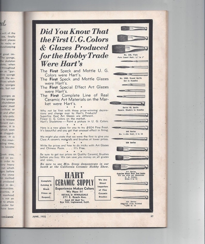 K&ouml;nnte beinhalten: Eine Vintage-Werbung f&uuml;r Hart Ceramic Supply, die eine Auswahl an Pinseln und den Text "Wussten Sie, dass die ersten U.G.-Farben und -Glasuren, die f&uuml;r den Hobbyhandel hergestellt wurden, von Hart waren?" zeigt.