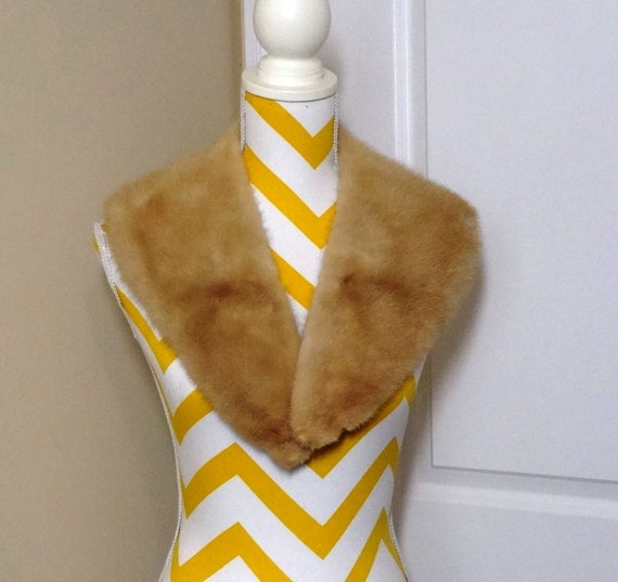REDUCED - 1950s or 1960s Blonde Fur Scarf or Coll… - image 1