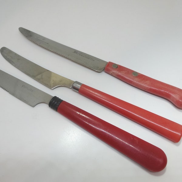 3 Red Handled Mis-Matched Steak or Table Knives, Vintage Condition Stainless Steel Blades, 1 is Geneva Forge USA, Table Wares, Utensils