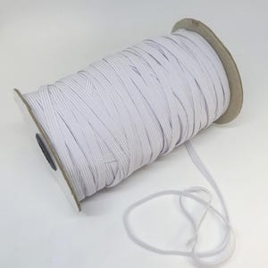 VIT Flätad resår i 2-YARDS intervall, 1/4 tum bred, Polyester och gummi, Sömnad, Ansiktsmasker, Kläder, Hantverk