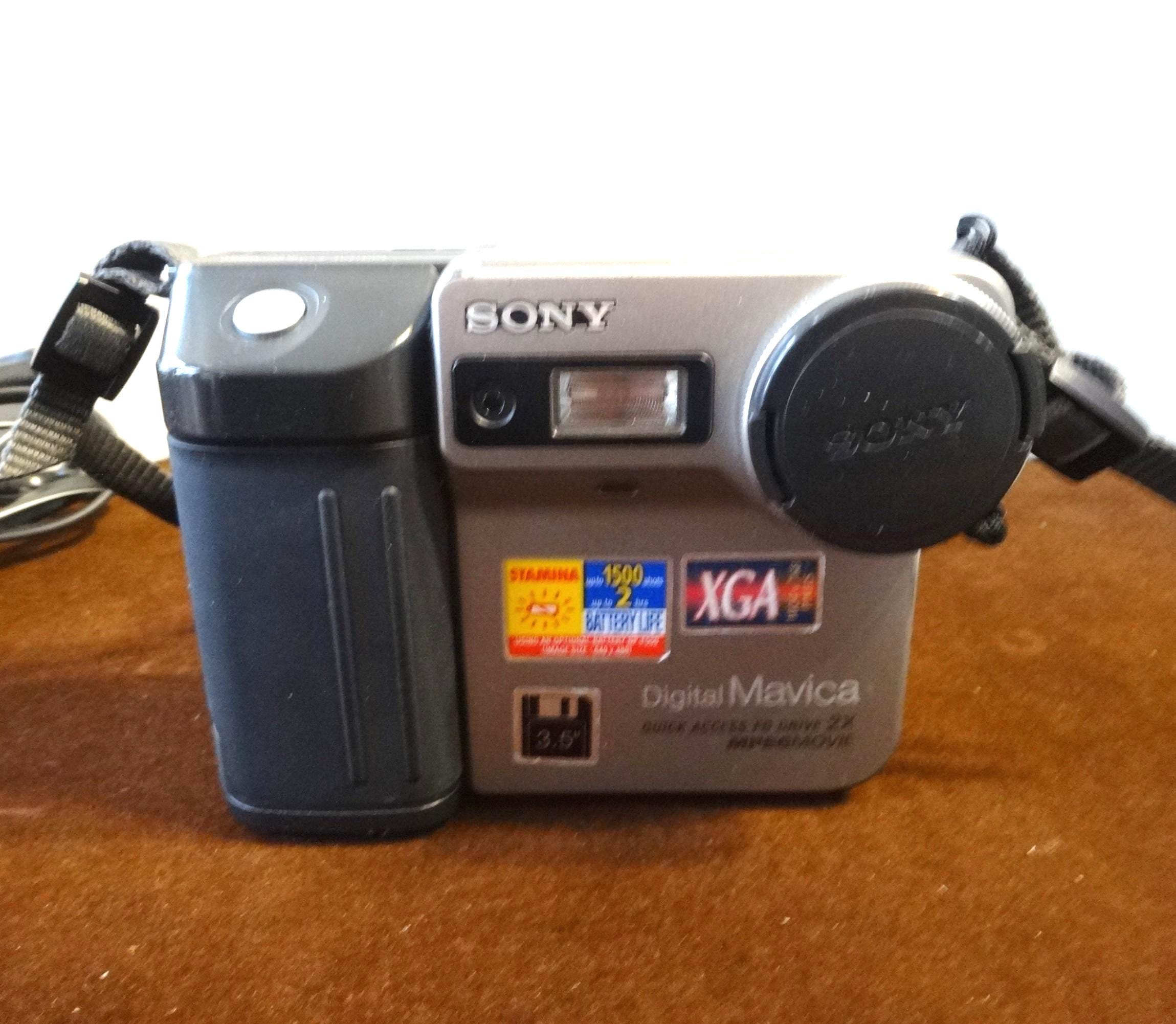Sony FD Mavica デジタルカメラ ACアダプター付き Sony Digital Mavica Camera MVC-FD81 With Strap, Charger