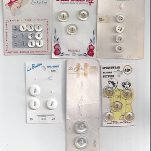 16 Vintage Karten mit weißen Knöpfen auf Originalkarten: Le Chic, Mary Lewis, Le Bouton, Gay Nell, Luckyday, Button Bonanza