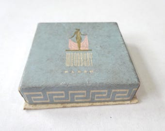 John Woodbury Dream Versiegelte Pulverbox, 1/2 oz. Rosa Tönung, Pappe mit Art-Deco-Thema Dame mit Robe, aus den 1940er Jahren, Upcycle Kosmetik