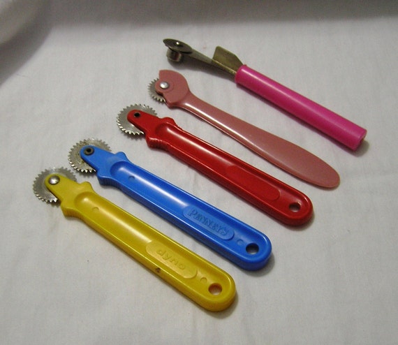 Tracing Wheel Sewing Accessory, Plastic Handles, Choose From 2 Colors,  Various Brands, Transfer Tool Notions 