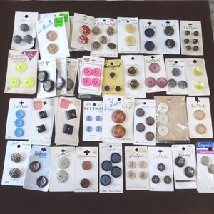Keuze uit vintage knopen op originele kaarten, keuze uit La Mode, Streamline, BGE, Imperial, Le Bouton, Lansing & More, vervanging, naaien