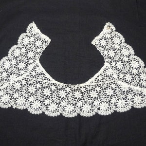 1960s White Lace Daisy Collar, 5.25 In. Wide at Front, Blouse, Dress Accent, Vintage Collar, Vintage Clothing Accessory, Fashion