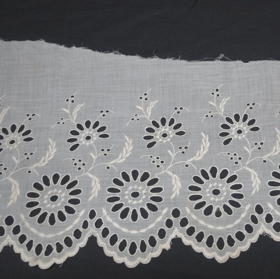 2 Pieces of 1940s Vintage Wide Eyelet Lace Trim Scalloped | Etsy